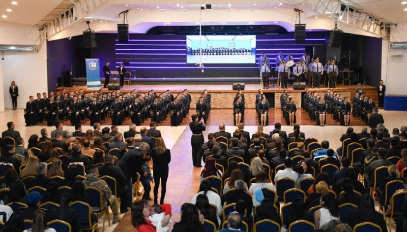 Se celebró el egreso de 88 nuevos oficiales de la Policía de Santa Cruz