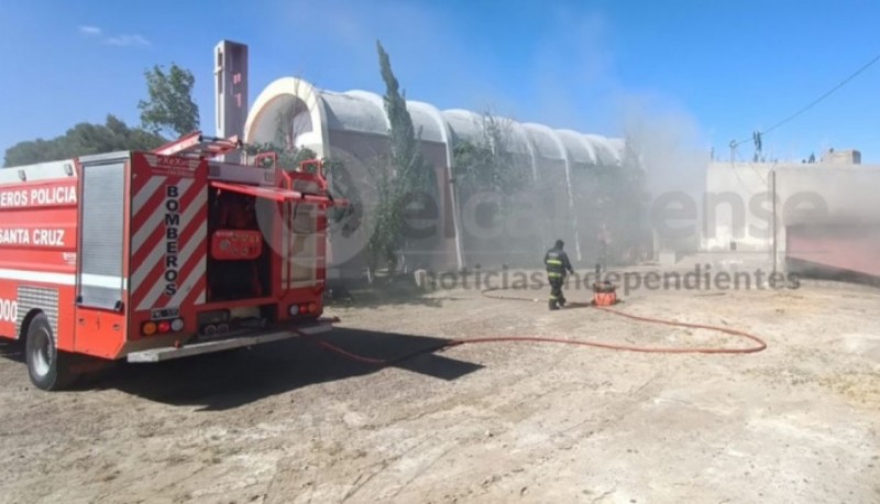 Incendio en la capilla Cristo Obrero, perdidas totales en el salón de catecismo