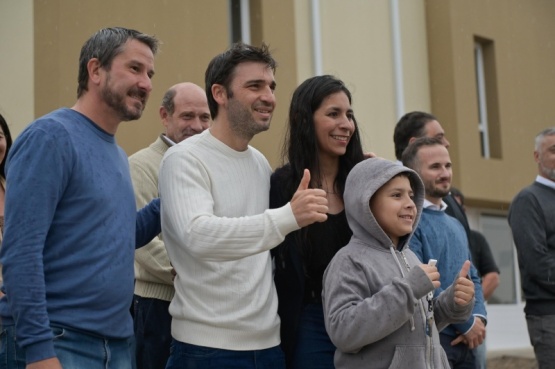 Ignacio Torres entregó viviendas en Trelew