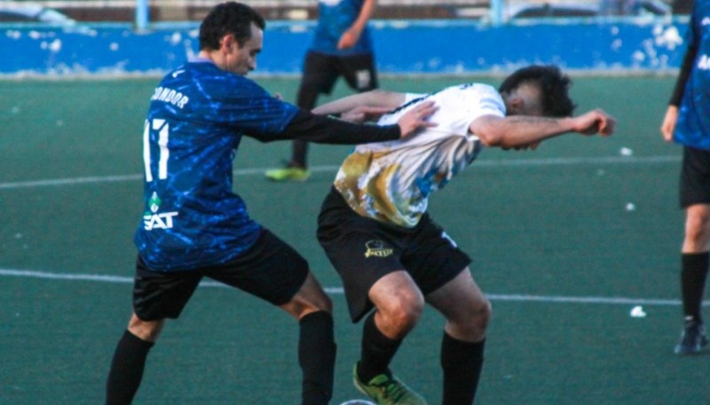 El elenco Azul sueña con levantar la copa antes de las fiestas. (Foto: Liga Barrial RG)