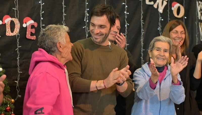 Torres y Papaiani compartieron un agasajo de fin de año junto a personas mayores de la Meseta