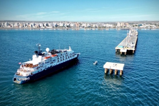 Arribó a Puerto Madryn el lujoso buque Island Sky