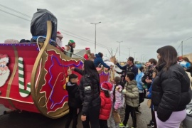 Papá Noel recorre los barrios de Río Gallegos