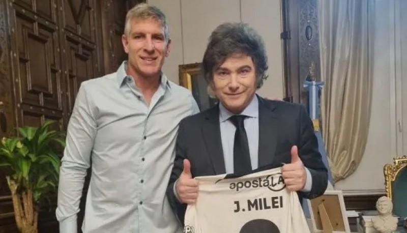 Javier Milei recibió a Martín Palermo en la Casa Rosada