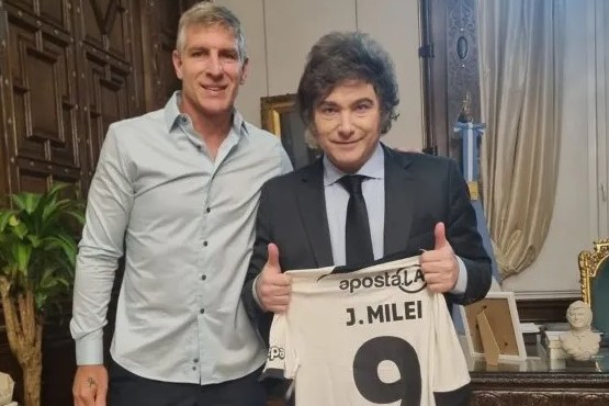 Javier Milei recibió a Martín Palermo en la Casa Rosada