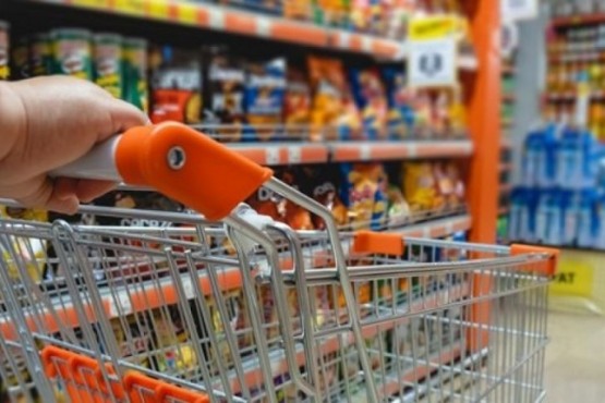 Las ventas en supermercados cayeron 17,8% en octubre, según el Indec