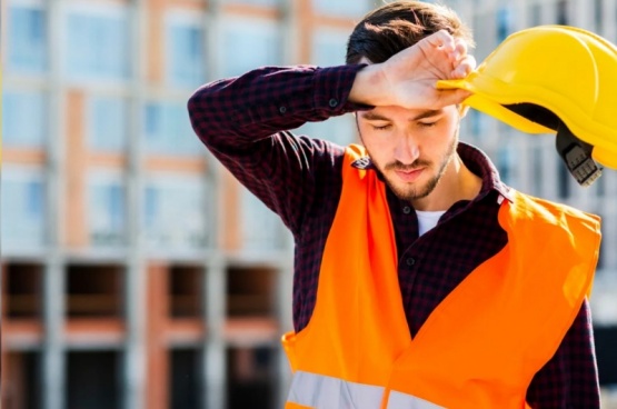 Casi cuatro de cada diez trabajadores no están registrados y habitan un hogar pobre