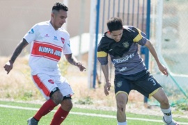 Goleó y sigue arriba