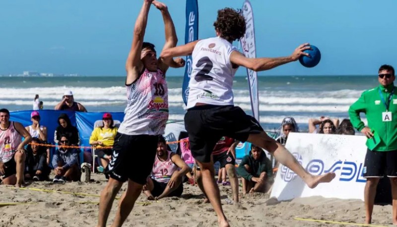 Habrá dos canchas y muchos partidos en simultáneo. (Foto: El Patagónico)