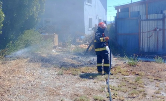 Bomberos controlaron un incendio sobre pasturas