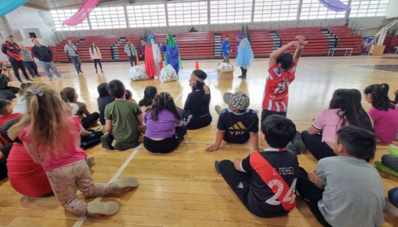 Gran cantidad de niños en la primera jornada de la colonia municipal