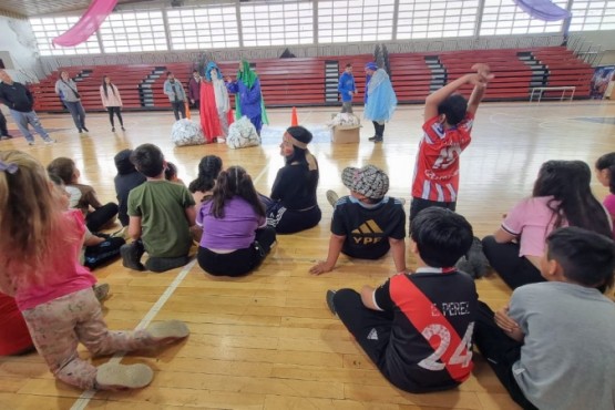 Gran cantidad de niños en la primera jornada de la colonia municipal