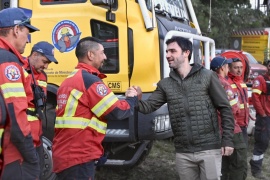 Fuego controlado: Torres destacó el "permanente compromiso de los brigadistas"