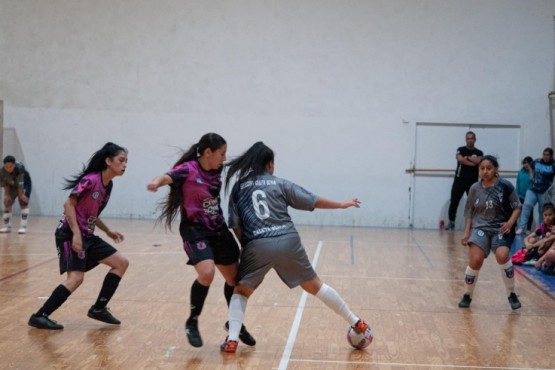 Los equipos del femenino se juegan sus últimas cartas para seguir en el certamen. (Foto: Mauro Gogol)