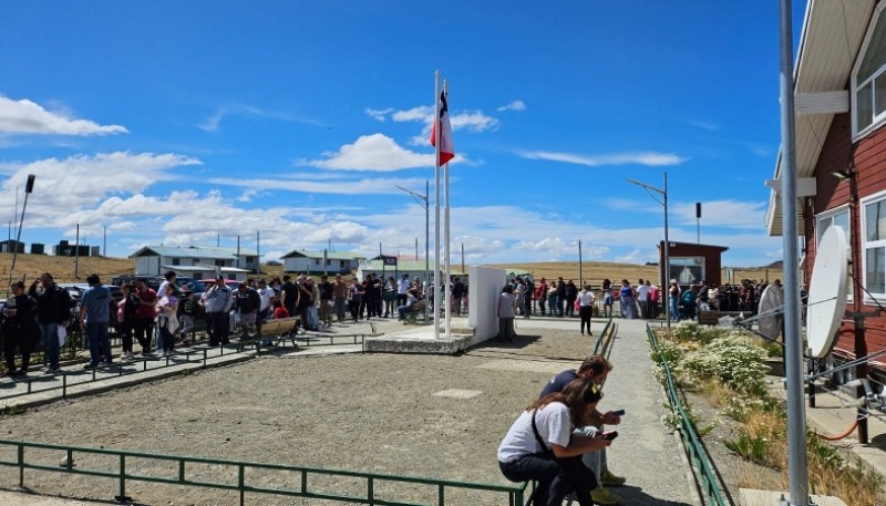 Clásico de los findes: larga espera en el Paso Integración Austral.