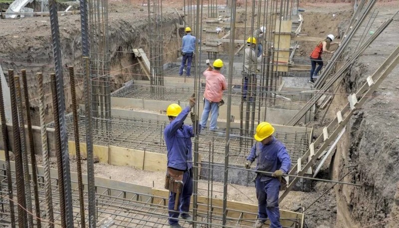 A fines del 2024 hubo leve mejora del empleo pero en un año se perdieron casi 200 mil puestos