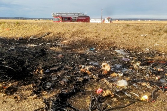 Rápida intervención del Cuartel 24 evitó la propagación de un incendio. (CG)