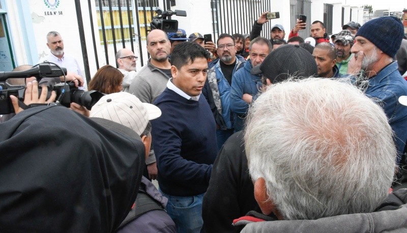 Vidal con trabajadores de UOCRA: reclaman reactivaron de represas