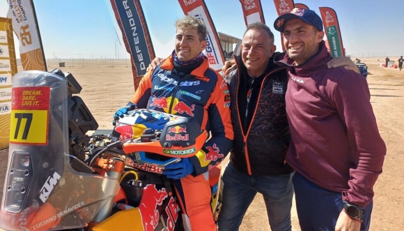 Otra prueba superada y festejo en familia. (Foto: Rally Dakar)