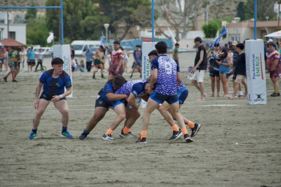 Deporte y arena, una combinación explosiva. (Foto: Chenque RC)