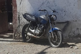 En allanamientos recuperan una moto y secuestran droga