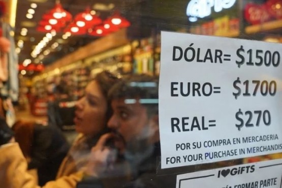 Los precios podrán exhibirse también en dólares o en otra moneda extranjera