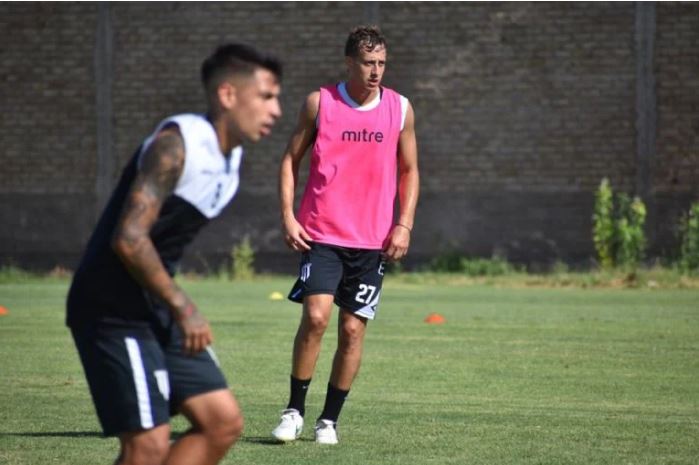 El volante central de 28 años ya realiza la pretemporada con el equipo. Foto: Prensa Gimnasia.