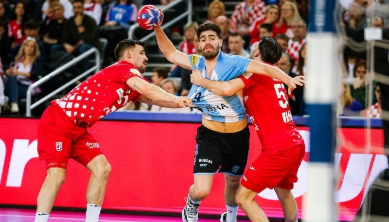 El seleccionado nacional arrancó bien, pero no pudo sostener el ritmo y terminó perdiendo. (Foto: La Red)