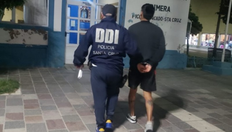 Allanamiento y detención por causa de abuso de arma