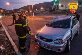 Un rodado volcó tras ser chocado por una combi