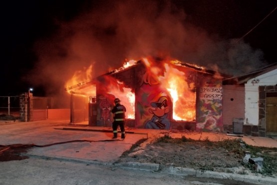 Dos detenidos por robar e incendiar un comercio