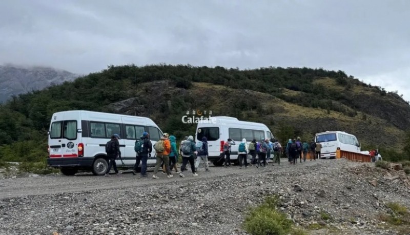 Se rompió un puente y un colectivo quedó encajado. (Ahora calafate)