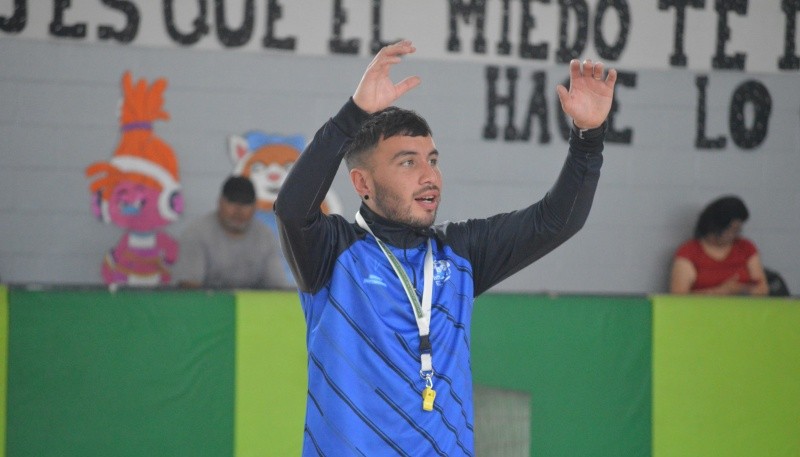 El arquero hace unos días estuvo a cargo de una clase para el Campus de Fútbol que realiza el municipio. FOTO: SECRETARÍA DE DEPORTES MRG. 