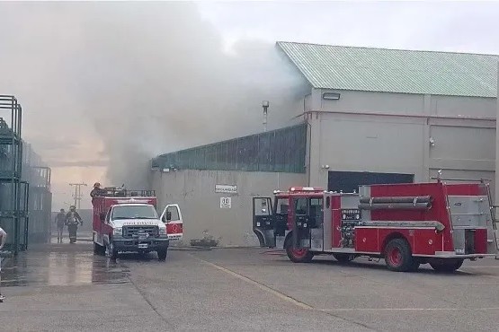 Incendio en la Pesquera Vepez. (Foto: Pescare)