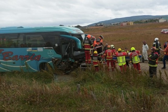 Bus de turistas sufre despiste en Ruta 9 Sur