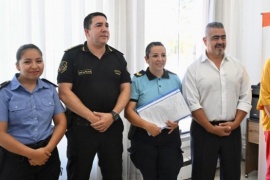 Reconocimiento a dos policías que salvaron la vida de un bebé en Rawson