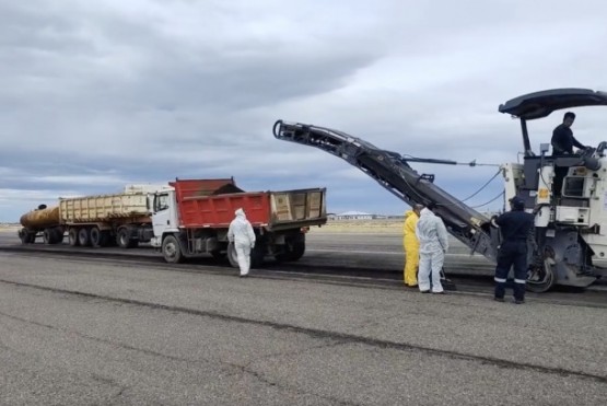 Avanza el mantenimiento de pista en el Aeropuerto de Río Gallegos.