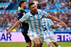 Racing goleó 4-0 a Belgrano y llegó a la punta