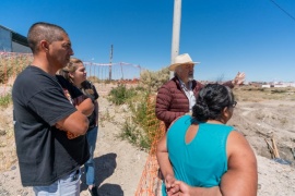 Othar recorrió la obra del puente peatonal del barrio La Cantera de Km. 8