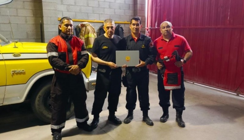 Entrega de equipamiento a los cuarteles de bomberos de la provincia 