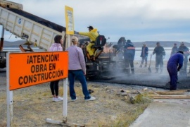 Comenzó el asfaltado de la bicisenda en la costanera local