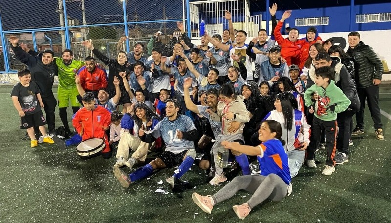 Así festejó el Torneo de Transición donde Unión Santiago salió campeón invicto. 