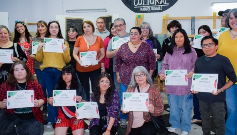 Gran éxito del Taller de Verano de Dibujo y Pintura en el Centro Cultural Manuel Ravallo