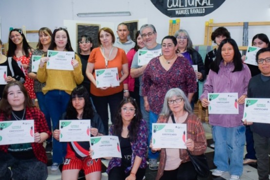 Gran éxito del Taller de Verano de Dibujo y Pintura en el Centro Cultural Manuel Ravallo