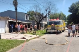 Cuatro nenes murieron por el incendio de una casa