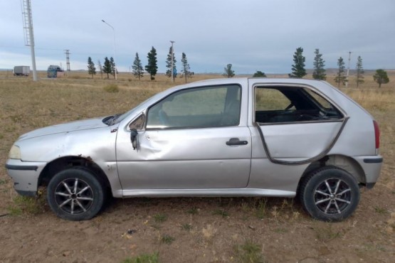 Un joven perdió el control de su vehículo y volcó en Ruta N°3