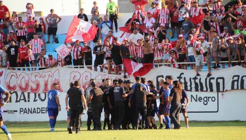 Final suspendida con escándalo en Viedma