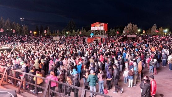 Segunda noche: se suben al escenario Un poco de Ruido y Valentino Merlo