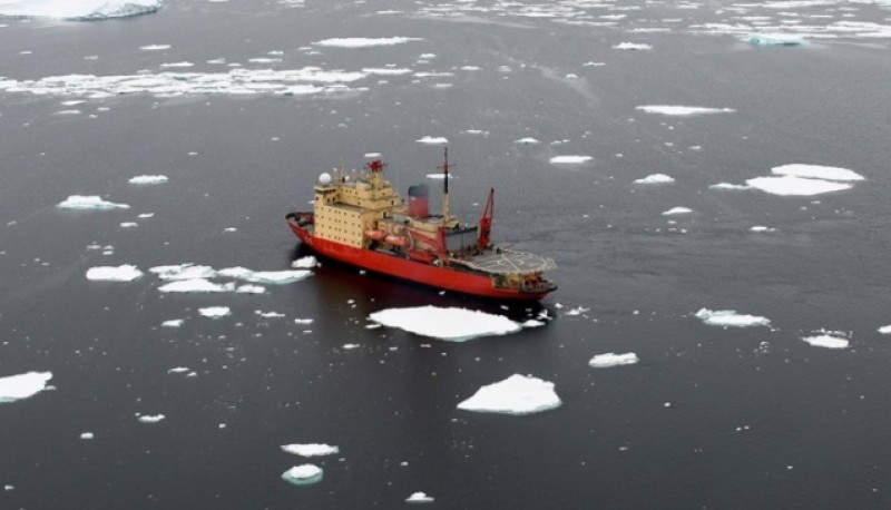 El rompehielos ARA “Almirante Irízar” arribó a la Base Antártica Conjunta Orcadas