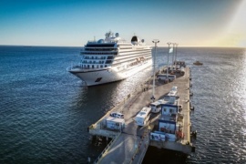 El Viking Jupiter adelantó su arribo y recaló en Puerto Madryn